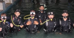 فريق "غواصي الرمادي" يعلق أعماله لعدم توفر مستلزمات الغوص