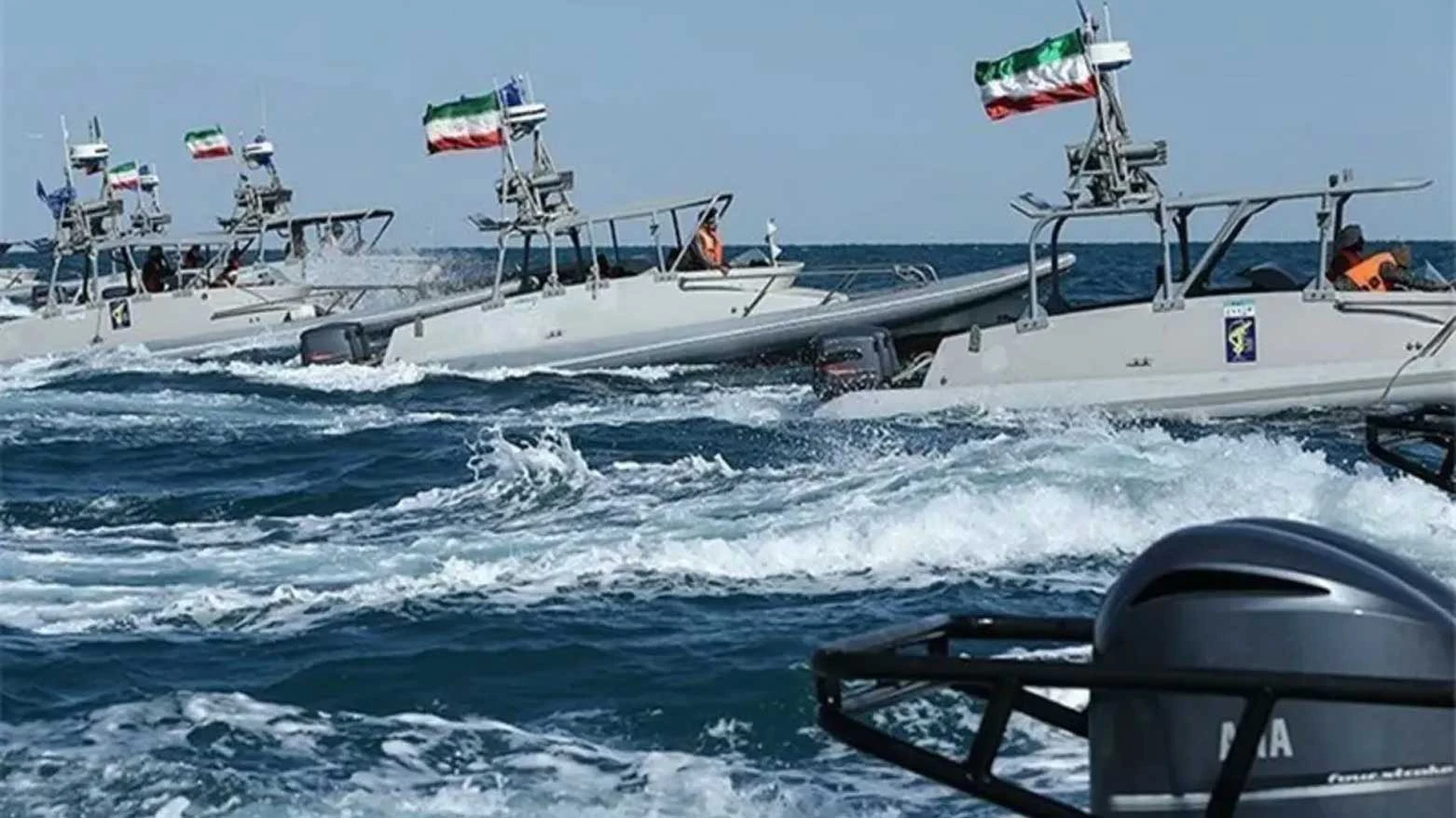 مسؤول أميركي: إيران فشلت باستهداف سفناً تجارية وعسكرية ودمرنا لها 6 زوارق