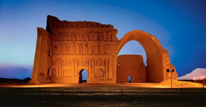 الآثار العراقية تباشر بترميم زقورة أور ومشاركة إيطالية لإنقاذ طاق كسرى (صور)