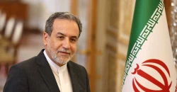 Iran’s Araghchi: Hormuz shipping depends on end of war and lifting sanctions