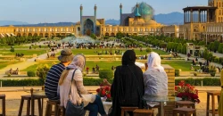"لا حرب ولا سلم".. شلل يضرب السياحة الإيرانية وخسائر بملايين الدولارات