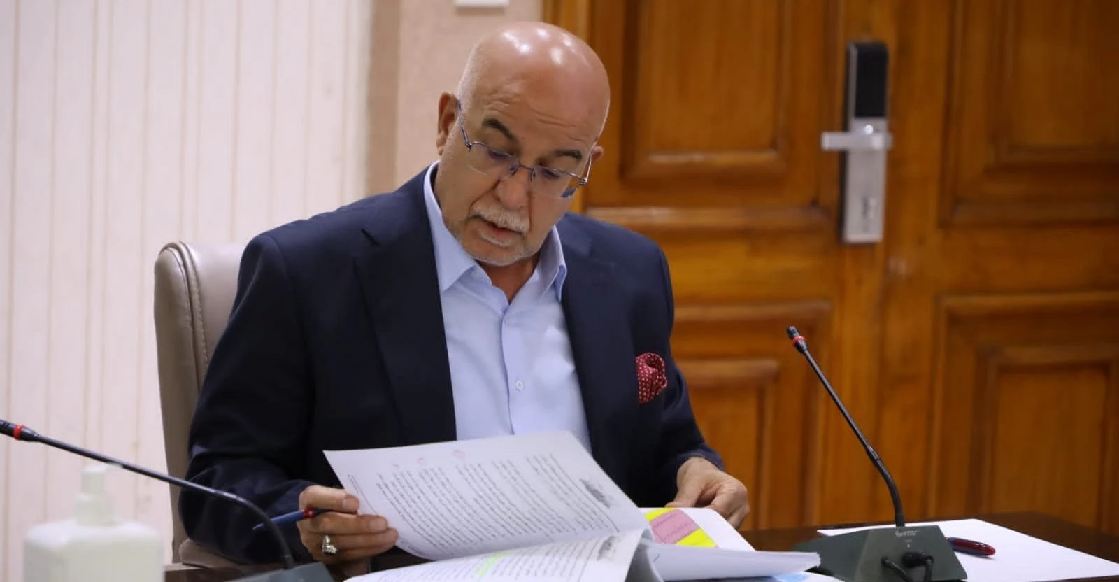Sağlık Bakanı, eski İletişim Bakanı Hişam el-Yasiri hakkında hakaret