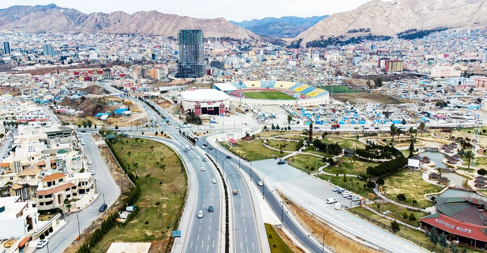 العراق – نتيجة انهيار مصعد، مقتل اربعة عمال داخل مشروع سكني في دهوك – شفق نيوز