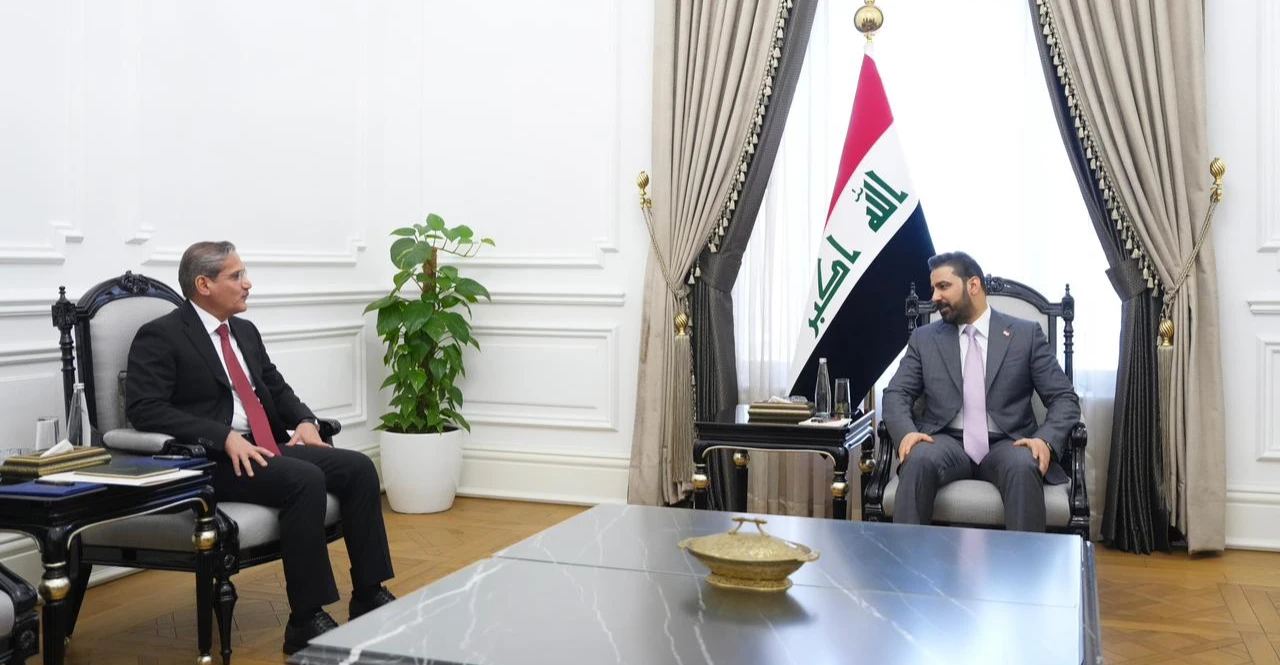 الزيدي يكشف عن ذمته المالية ويسلمها إلى هيئة النزاهة