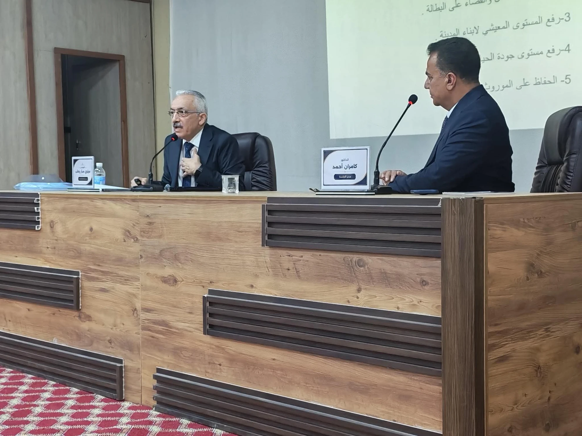 تاریکی ئەوە گردەو کەێد کە رووشنایی چۊچانیەسەی