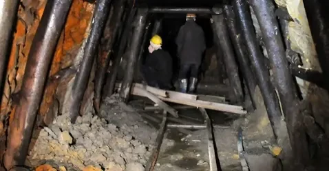 مصرع 50 عاملاً ومحاصرة العشرات تحت الأرض إثر انفجار بمنجم فحم في الصين