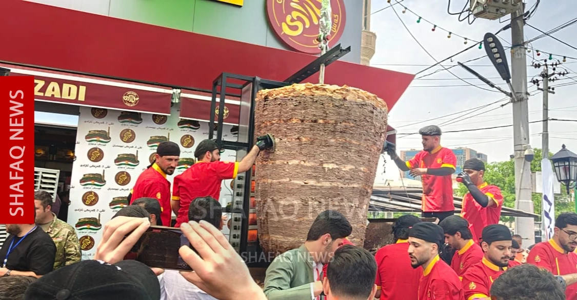 Erbil'de yaklaşık 3 tonluk dev shawarma şişi Guinness'e aday