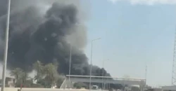 فرق الدفاع المدني تكافح حريقاً كبيراً بمجمع لزيوت السيارات شمالي بغداد