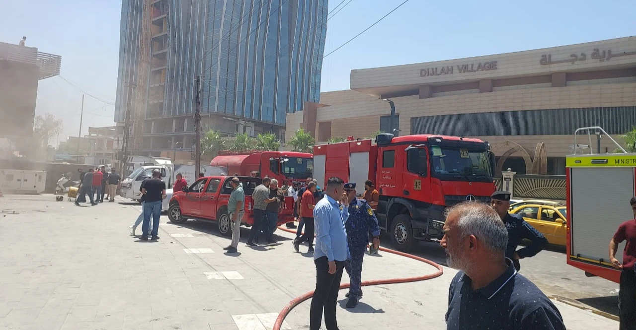 بغداد.. النيران تلتهم محالاً لقطع السيارات والدفاع المدني ينقذ 3 مصابين
