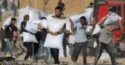 إسرائيل توقف إدخال المساعدات إلى غزة