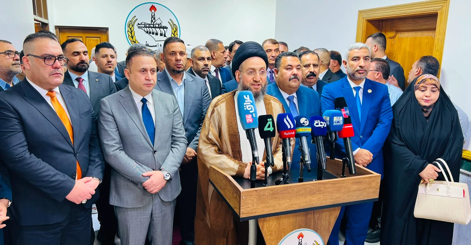 الحكيم يقرّ بوجود "ضغوط مالية" تؤخر رواتب الموظفين ومستحقات الفلاحين والمقاولين