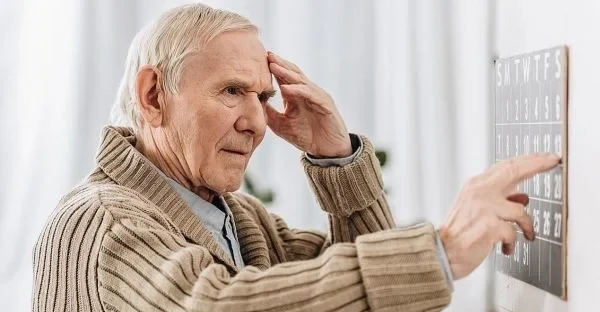 Gerontologist identifies abdominal fat, vision loss and inactivity as dementia r