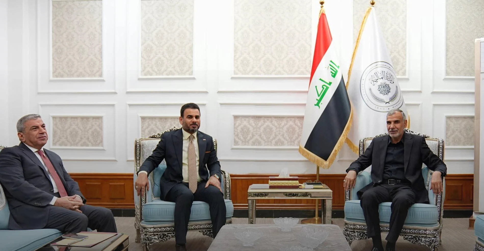 وزير المالية يوعز بصرف مستحقات مقاولي 5 محافظات