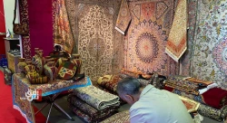 كوردستان الإيرانية تواجه تراجع صناعة السجاد اليدوي بخطة لإنعاش الإنتاج والتصدير