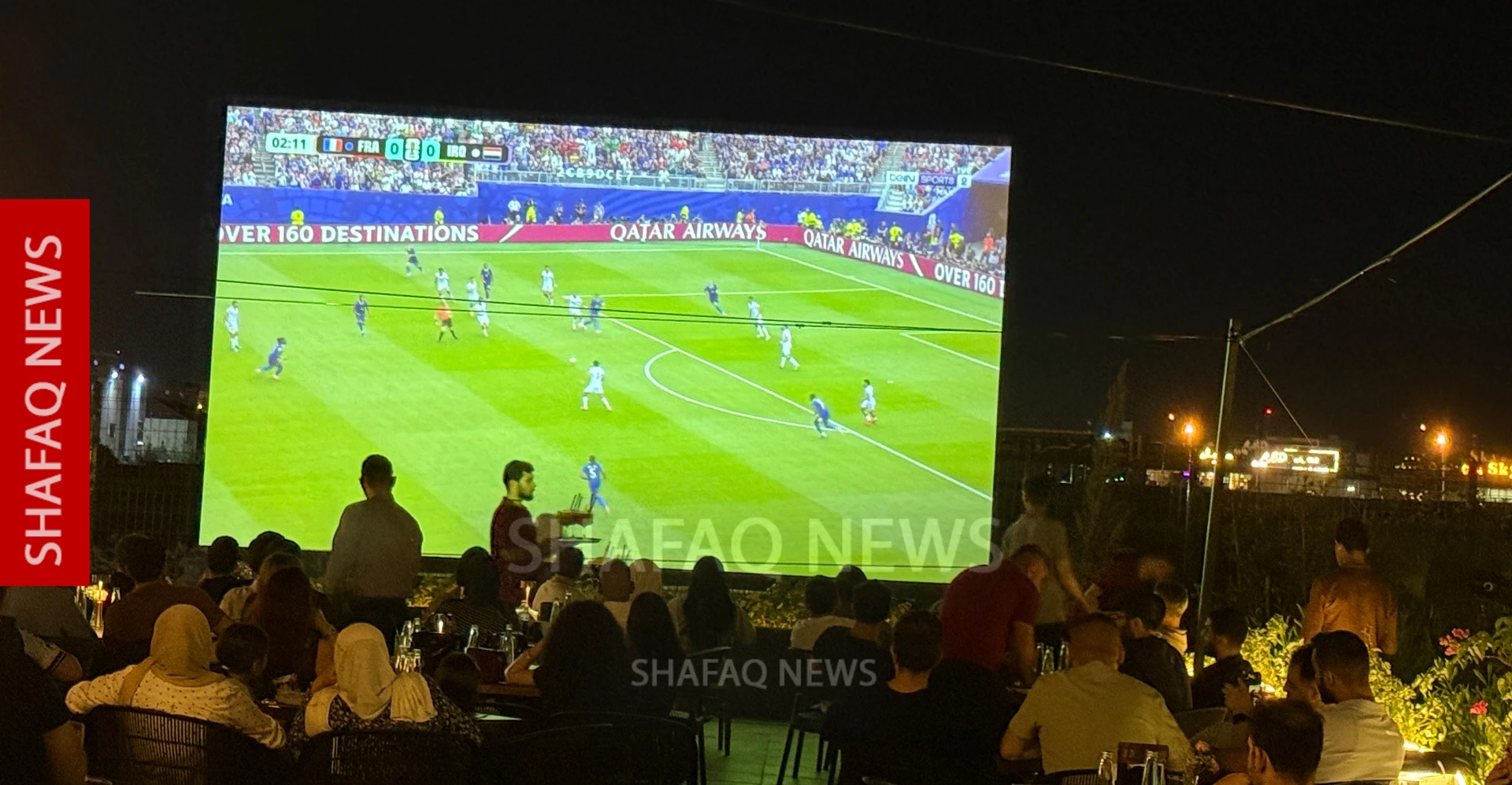 شاشات عملاقة تجمع العراقيين خلف المنتخب في مواجهة فرنسا (صور)