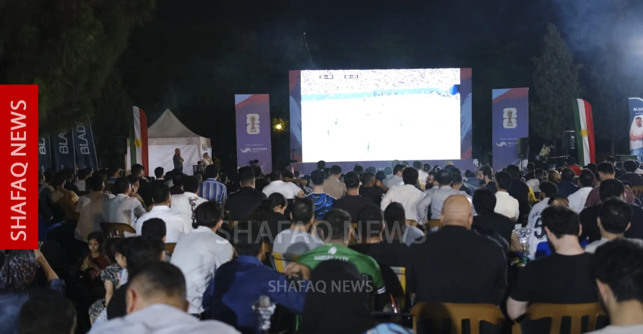 شاشات عملاقة تجمع العراقيين خلف المنتخب في مواجهة فرنسا (صور)