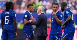 ديشامب غير راضٍ عن الشوط الأول ويقر بمفاجأة تكتيكية عراقية