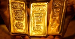 الذهب يواصل تراجعه وسط قوة الدولار وتوقعات رفع الفائدة الأميركية