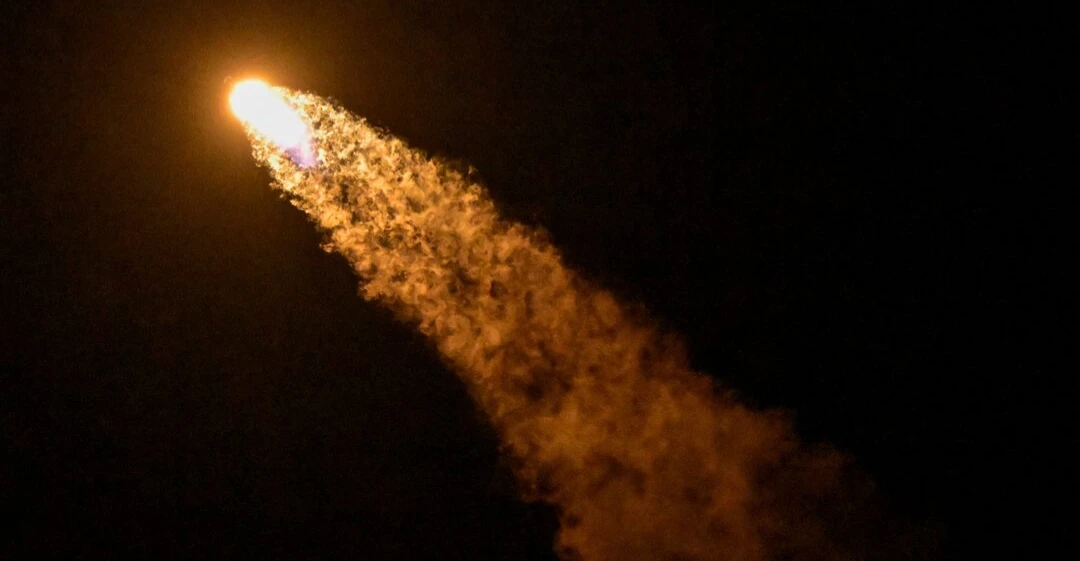 SpaceX'in kullanılmış Falcon 9 üst kısmı 2026'da Ay'a çarpacak.