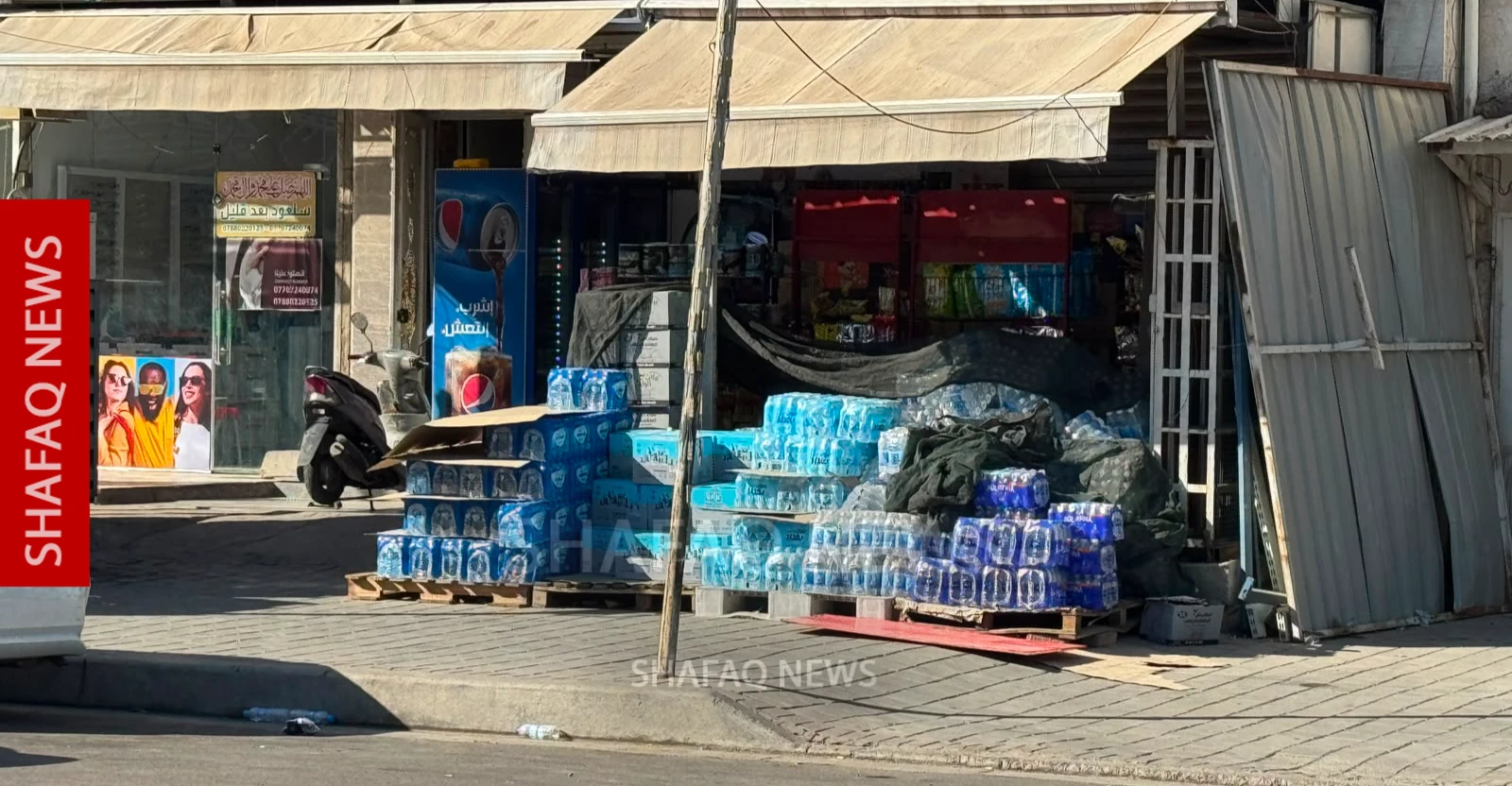 تحت شمس العراق.. هل يشرب المواطنون بقايا البلاستيك مع مياههم؟