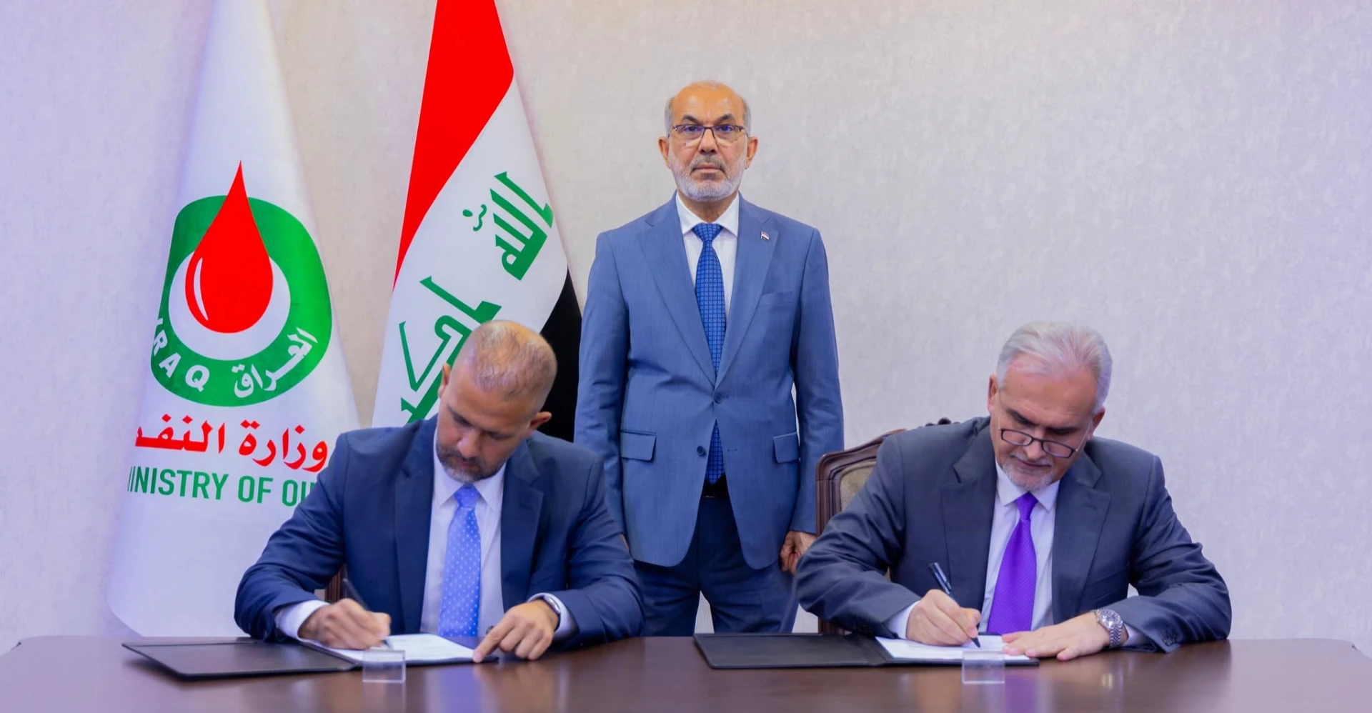 يستهدف 150 ألف برميل.. العراق يوقع عقداً مع "هاليبرتون" لإدارة حقلي بن عمر والسندباد