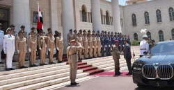 من وزارة الدفاع.. الزيدي يصادق على ترقيات الضباط ويؤكد حصر السلاح بيد الدولة