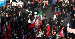 وسط إجراءات استثنائية.. ملايين الإيرانيين يشيعون خامنئي في طهران