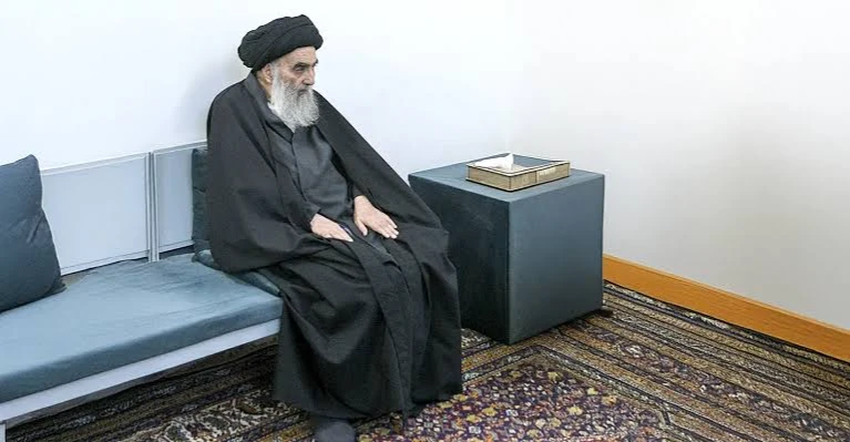 نجله يوضح: السيستاني لن يؤم الصلاة على جثمان خامنئي لـ"أسباب صحية"