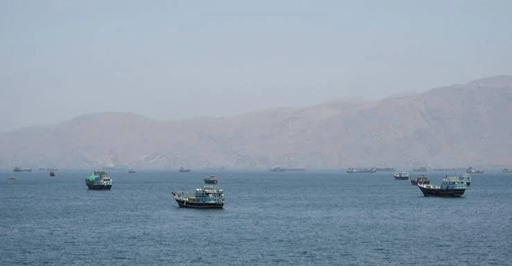 Iran fires missiles at tankers in Strait of Hormuz