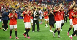 قبل صدام الأرجنتين.. حسن شحاتة يوجه رسالة لنجوم مصر: لا تقلّون عنهم بشيء