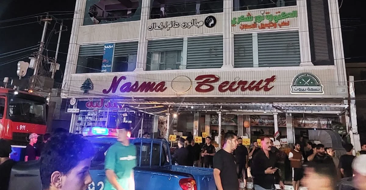 امرأة تسقط من أعلى بناية أثناء هروبها من حريق ببغداد (فيديو)
