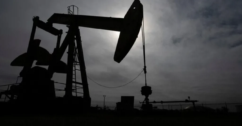 Oil retreats on Strait of Hormuz shipping hopes