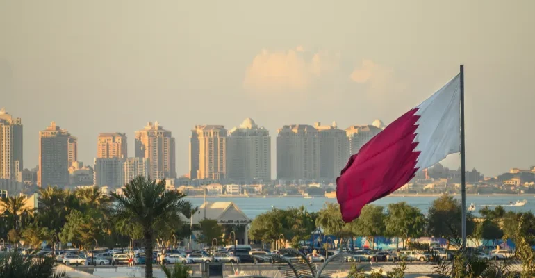 قطر تهدد إيران بـ"الرد" وتعلق الملاحة البحرية