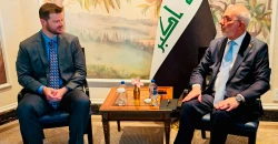 العراق يبحث مع "شيفرون" الأميركية تطوير الصناعة النفطية واستثمار الغاز