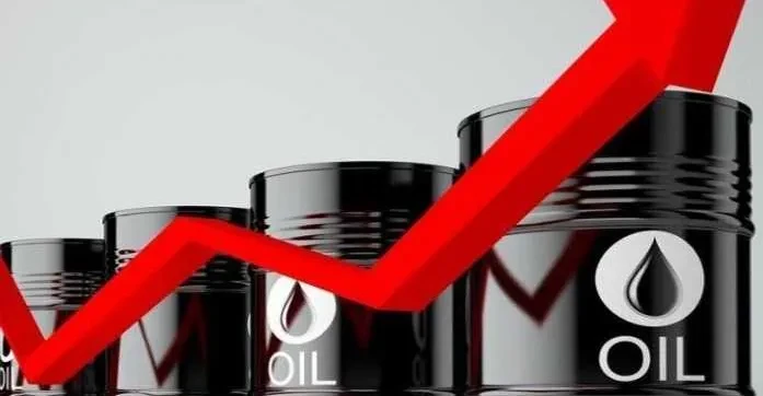 Oil prices slip on Hormuz shipping route threats