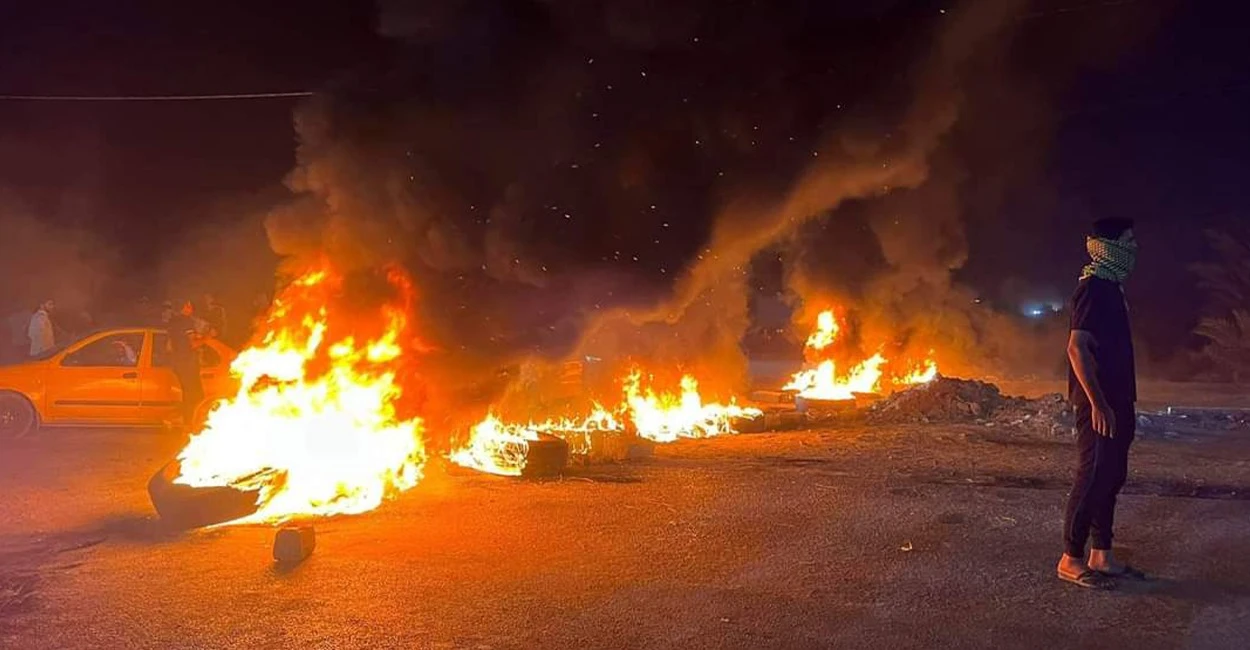 أزمة الكهرباء.. محتجون يقطعون الطرق بإطارات محترقة في الديوانية (فيديو)