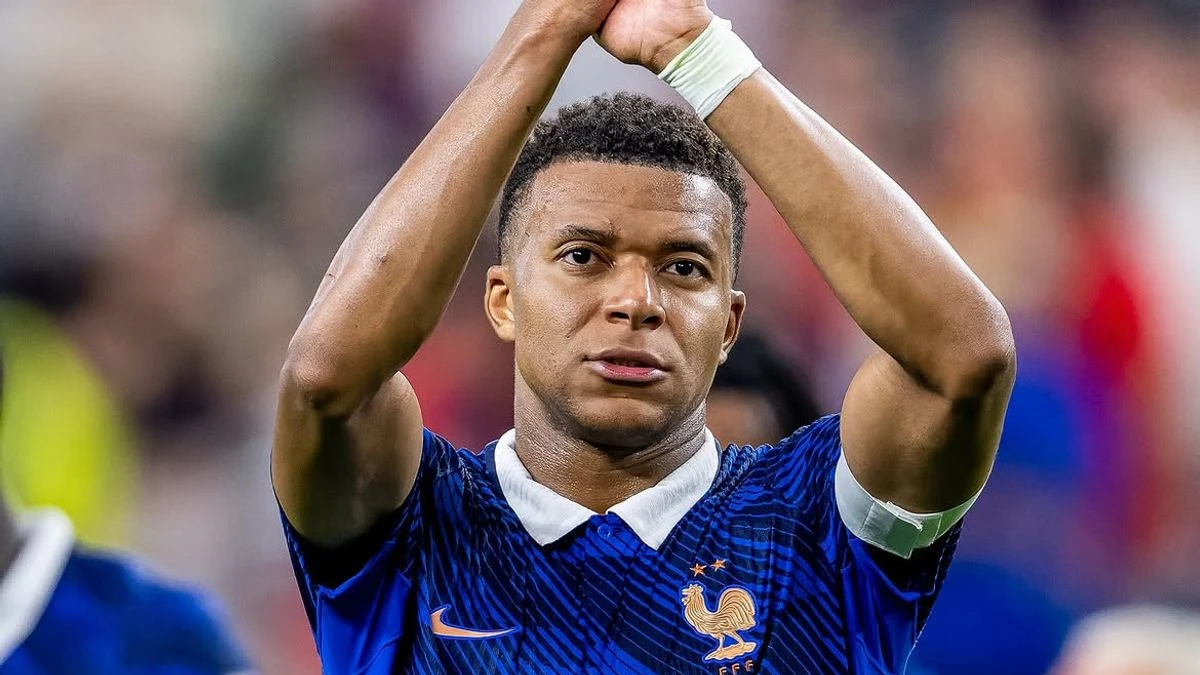 Mbappé says Messi will score in World Cup final against Spain