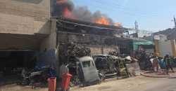 حريق يلتهم محالاً لبيع الأدوات الاحتياطية في الكرادة