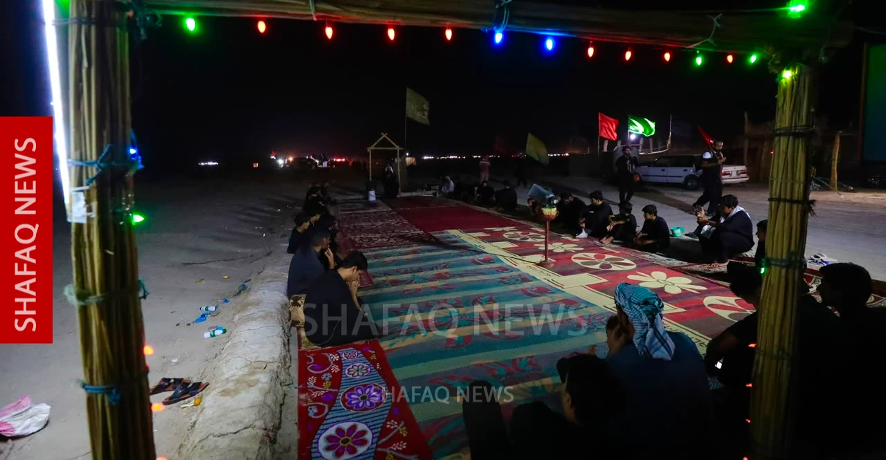 مجلس عزاء حسيني على طريق الزوار يجسد بساطة الريف العراقي (صور)