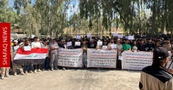 موظفو معمل "سمنت بادوش" يحتجون للمطالبة بحقوقهم الوظيفية