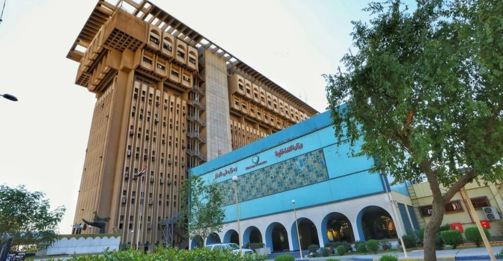 الداخلية تحيل ضابطاً برتبة لواء للقضاء بتهم تسريب وثائق وإخفاء أوراق تحقيقية