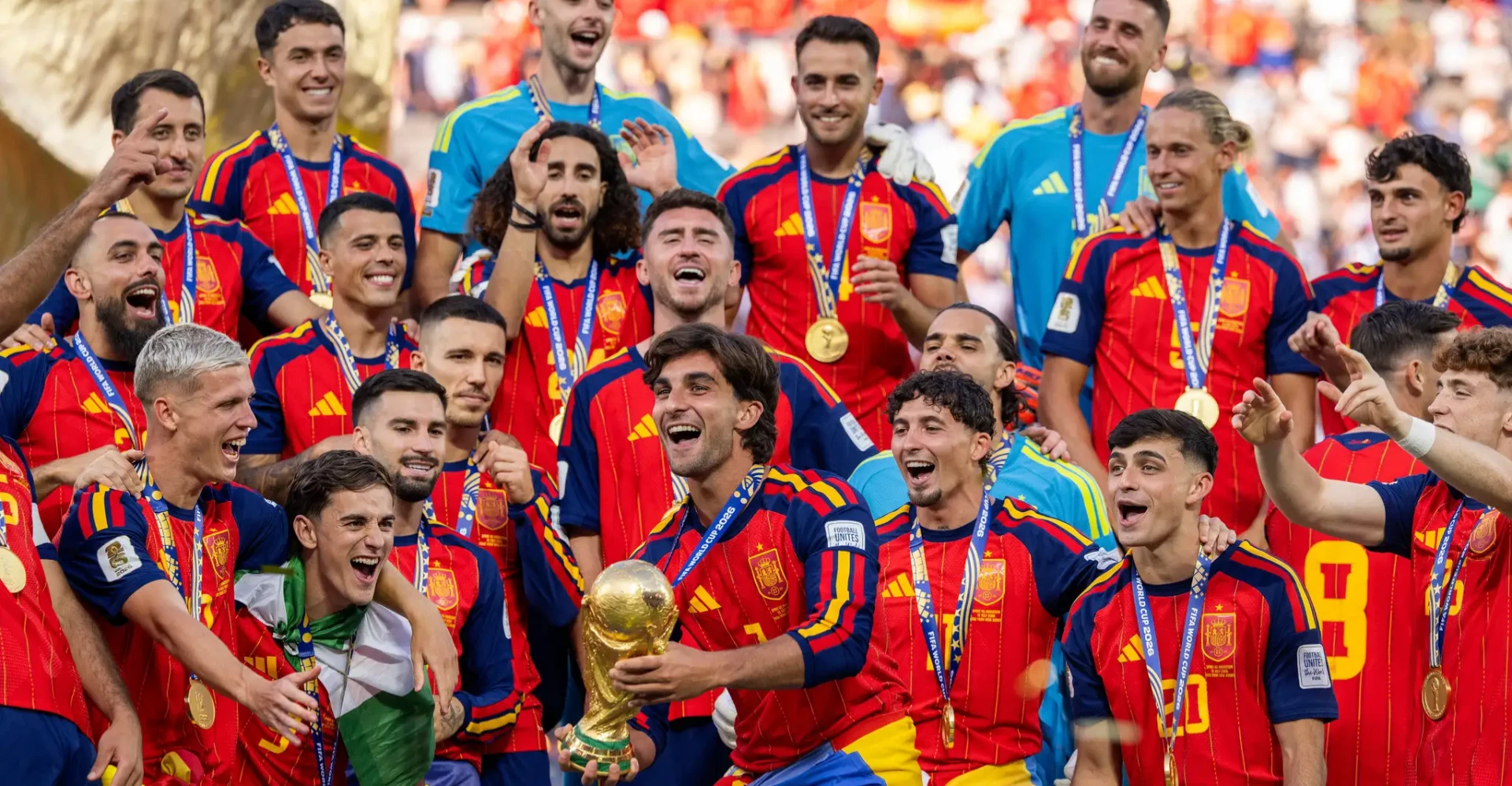 "ليكيب": ريال مدريد مهتم بالتعاقد مع نجم غريمه برشلونة