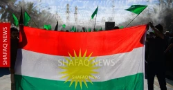 حاملاً علمي العراق وكوردستان.. وفد من الإقليم يشارك في إحياء الأربعينية بكربلاء (صور)