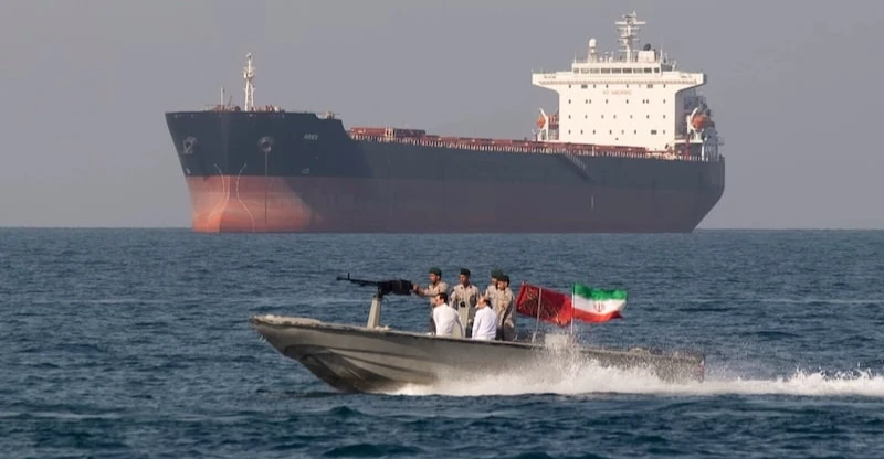 إيران تحذر أميركا من الحصار البحري وتهديد السفن
