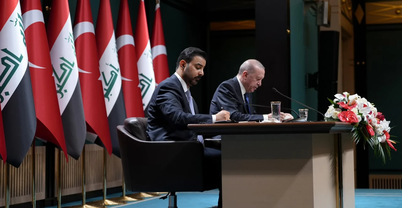 موقف محرج للزيدي بعد رفض وزير النقل التوقيع على اتفاقية مع تركيا (فيديو)