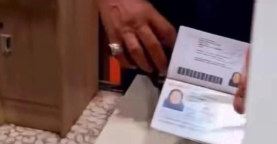 الداخلية العراقية تحقق مع منتسب سمح لمسافرة بختم تأشيرتها بنفسها