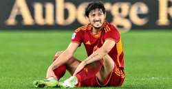 القضاء الإيراني يبقي على تجميد أموال اللاعب سردار آزمون ويفرج عن أصول أقاربه