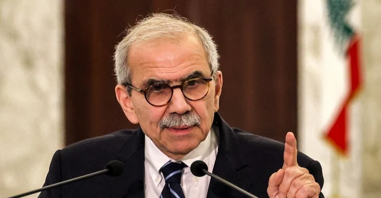 نواف سلام يرد على قاسم: من تفرد بالحرب لا يحق له توزيع شهادات بالوطنية