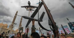 اليمن.. 34 ضحية في هجوم حوثي بـ46 صاروخاً ومسيّرة استهدف المخا
