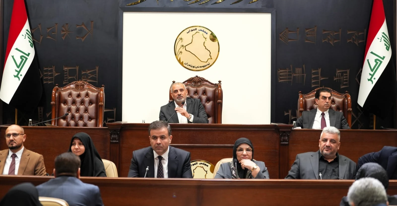 حكومة الزيدي ترد على البرلمان: لا علم لنا بالقصف السعودي